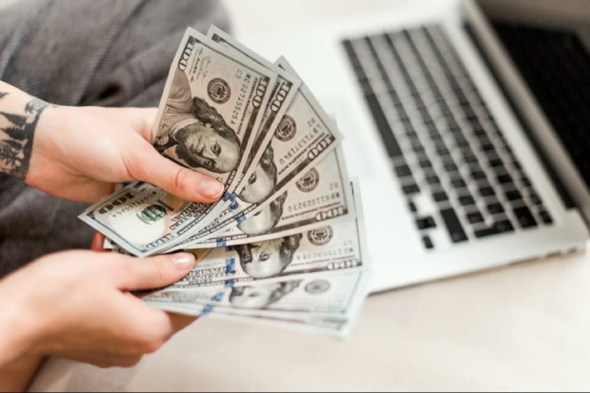 How to Start a Side Hustle as a BBA Student and Earn Money